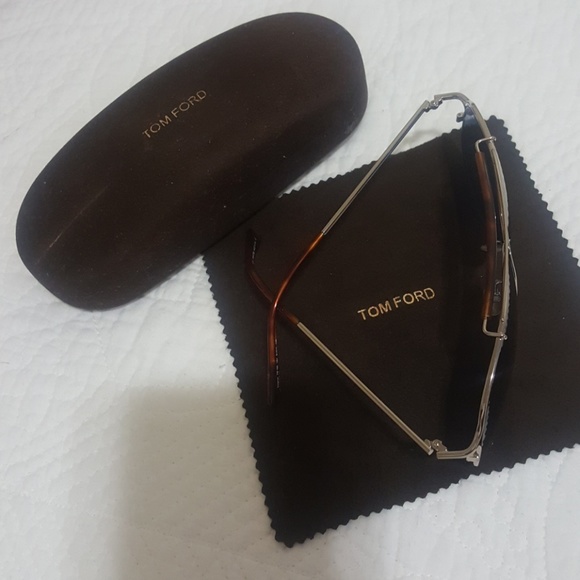 glasses - Picture 3 of 6